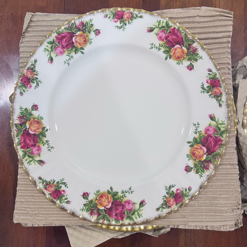 Royal Albert Floral Tea Set with Gold Trim - Picture 3 of 8